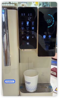 Dispenser Air Kompak dengan Mesin Es. Minuman Panas dan Dingin Instan